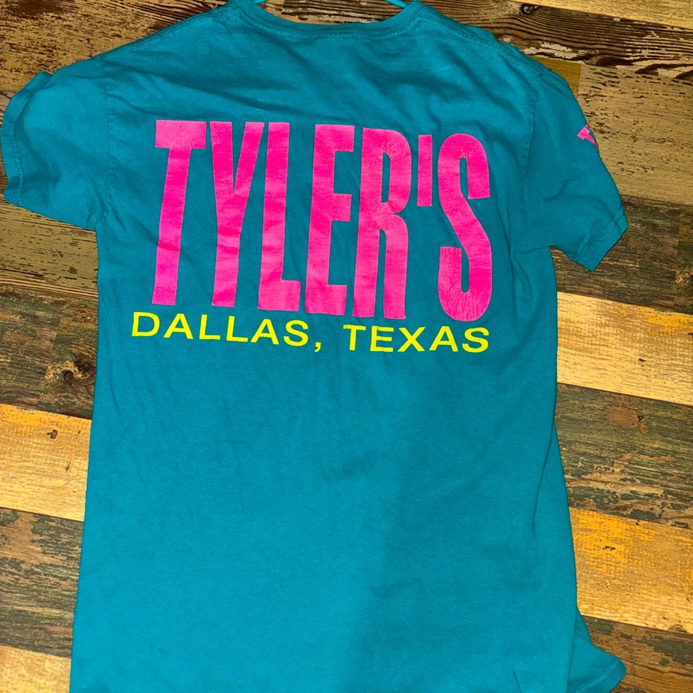 TYLER’S basic neon T size S